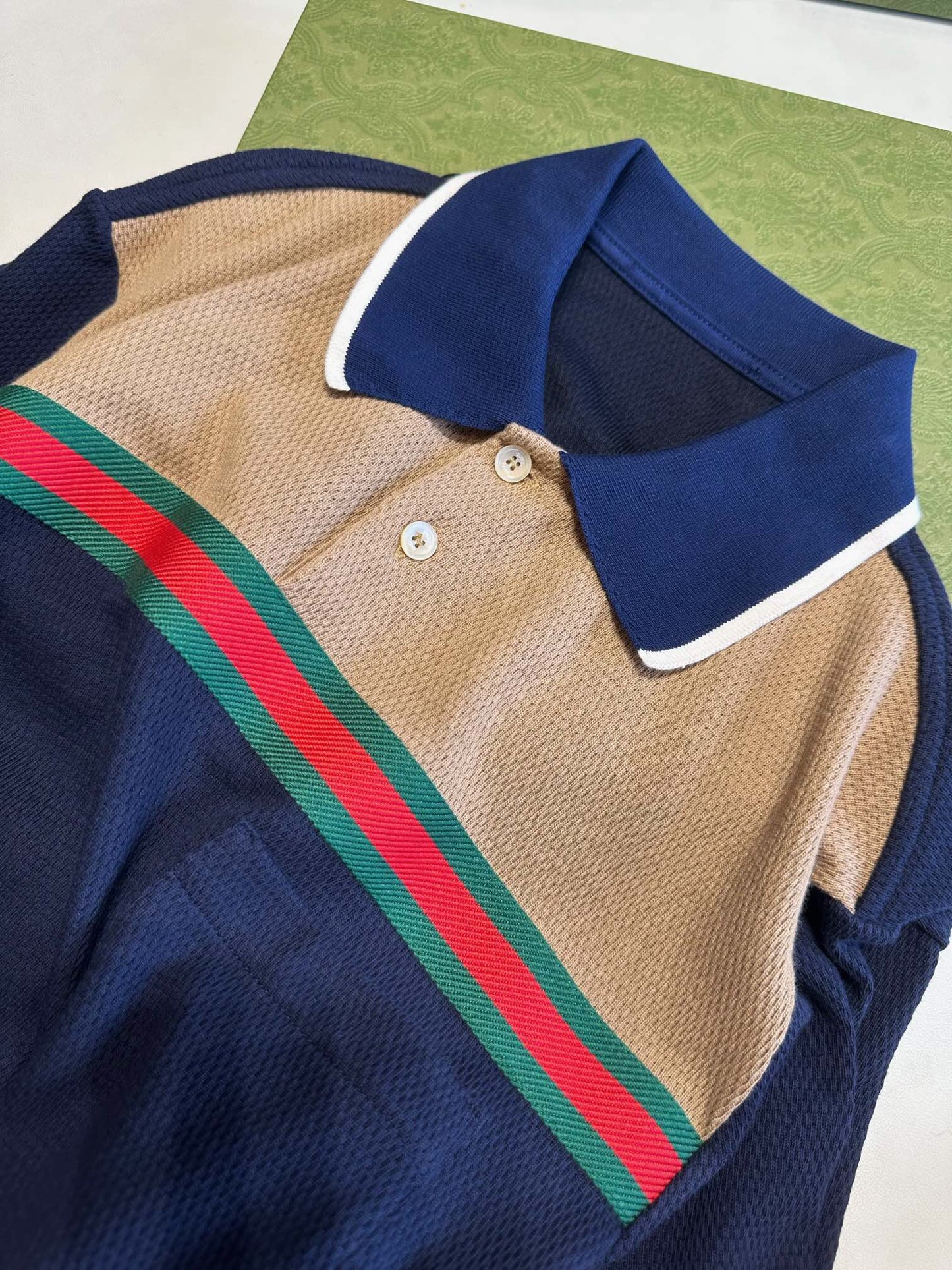 Horizontal stripe stitching Polo shirt<span class="brand-imgs GUCCI"></span>