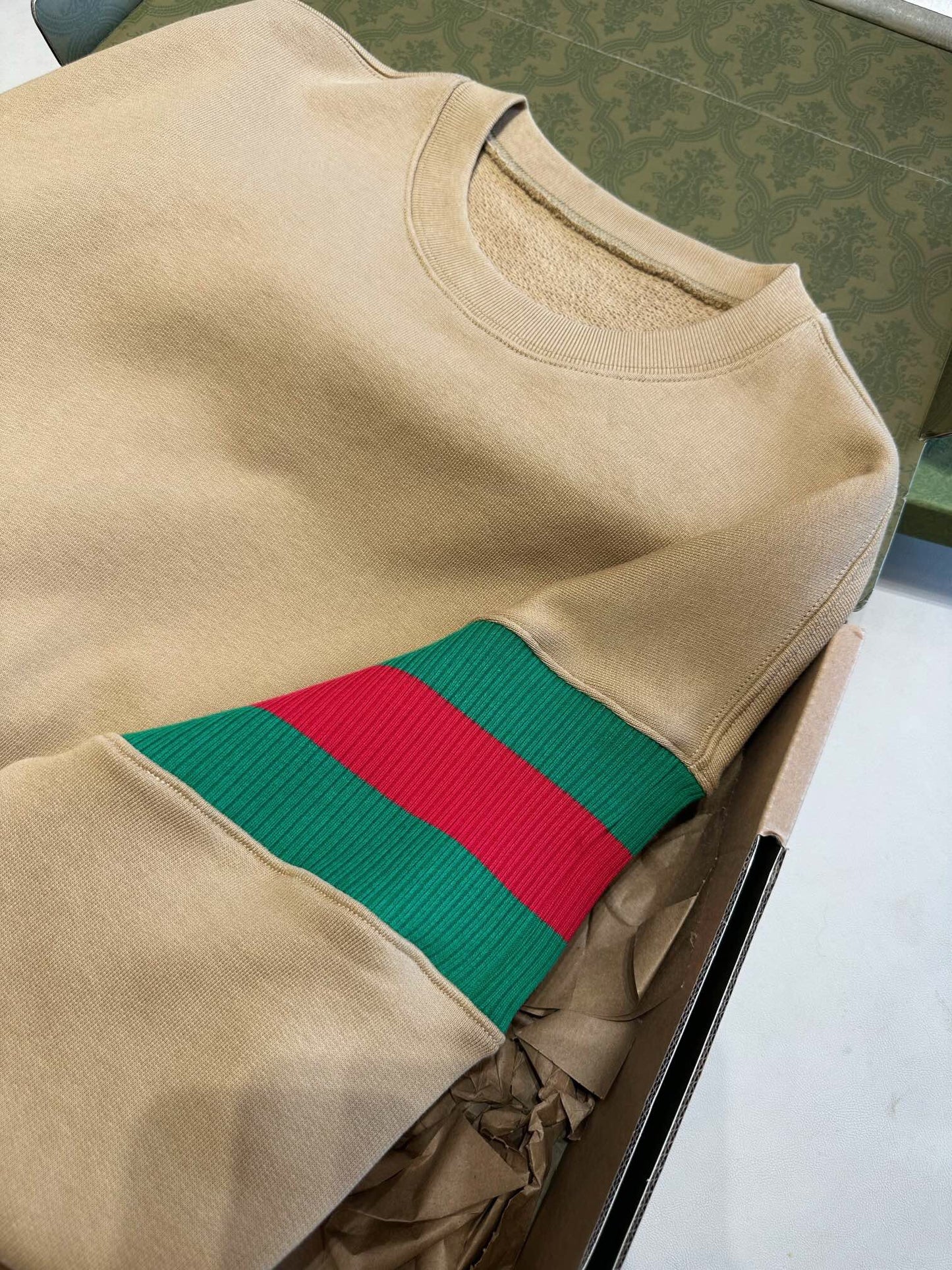 Red and blue ribbon khaki round neck sweatshirt<span class="brand-imgs GUCCI"></span>