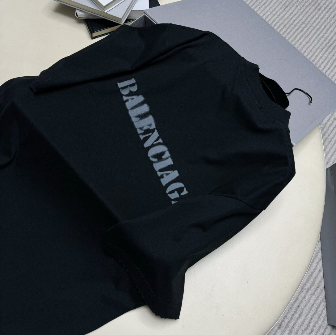 Front and back blurred letters short sleeve black<span class="brand-imgs BL"></span>