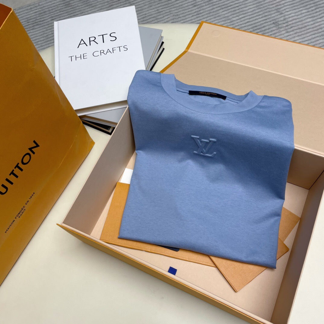 Embossed short sleeve blue shirt <span class="brand-imgs LV"></span>