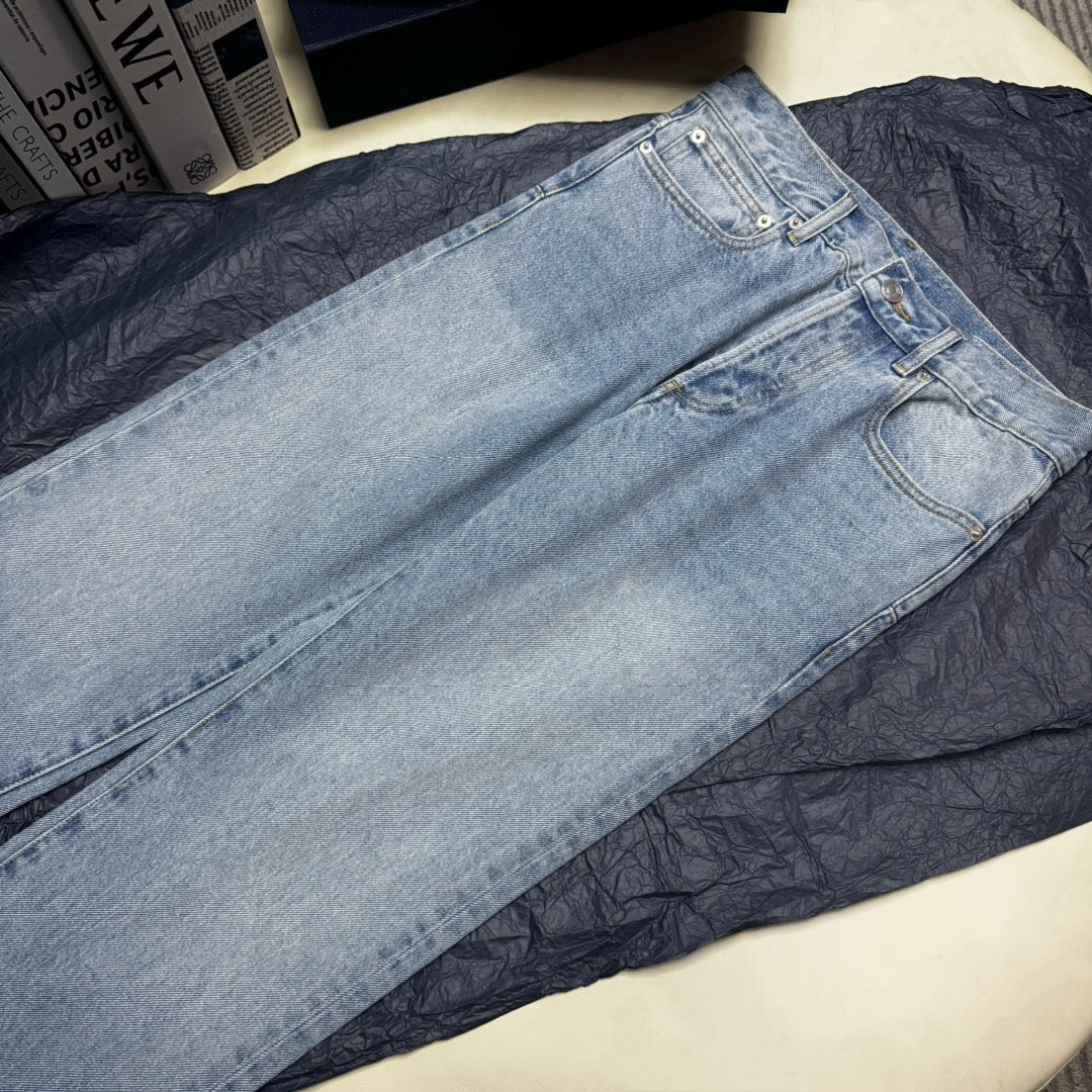 Regular light blue jeans <span class="brand-imgs DIOR"></span>