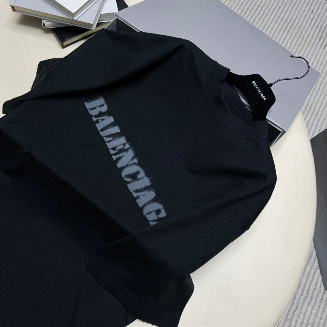 Front and back blurred letters short sleeve black<span class="brand-imgs BL"></span>