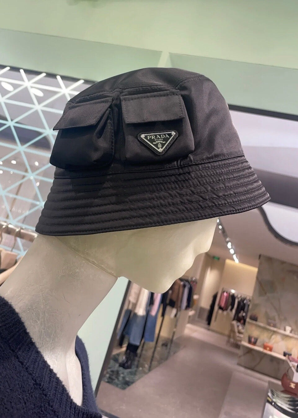 Small pocket triangle logo bucket hat <span class="brand-imgs PD"></span>