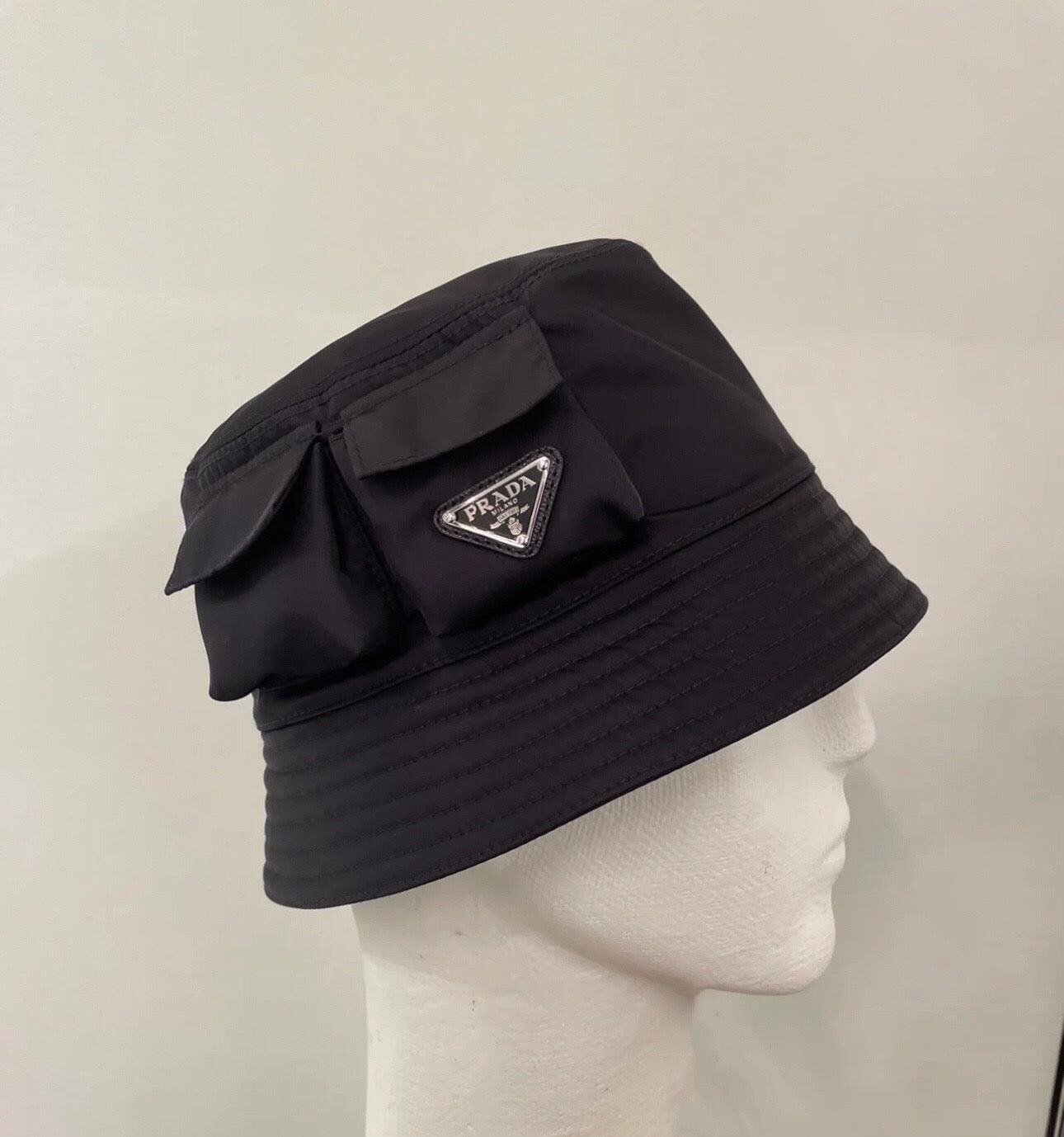 Small pocket triangle logo bucket hat <span class="brand-imgs PD"></span>